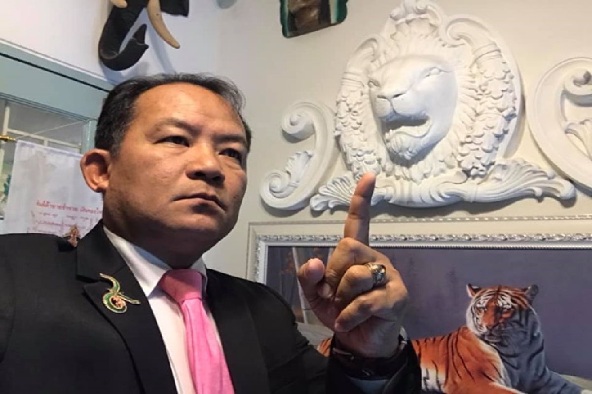 "ศรีสุวรรณ" จี้ตร. เร่งจับ 31 แกนนำ จัดชุมนุมธรรมศาสตร์ ข้อหากบฎ "ศรีสุวรรณ" จี้ตร. เร่งจับ 31 แกนนำ จัดชุมนุมธรรมศาสตร์ ข้อหากบฎ