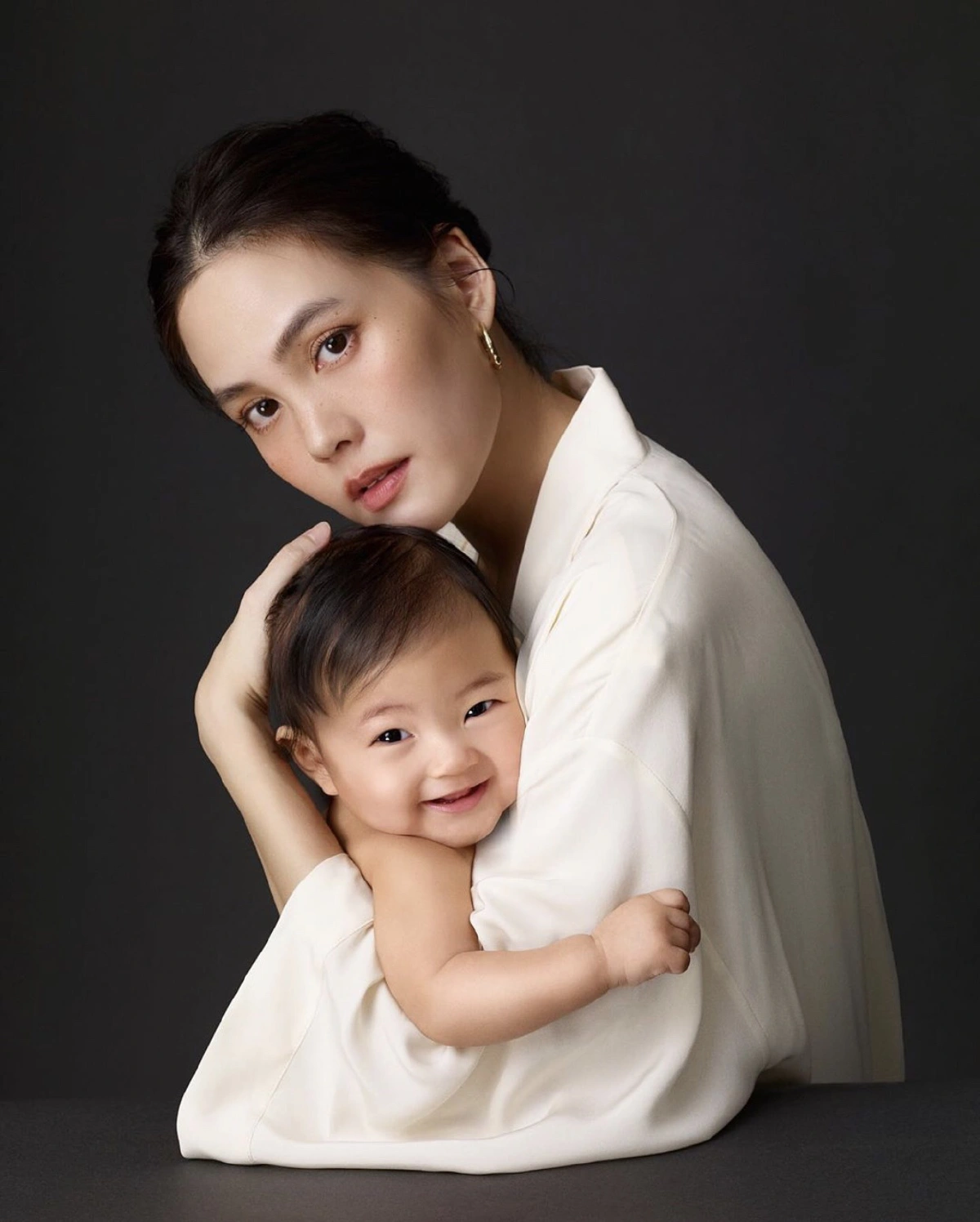 รักลูกสุดหัวใจ! เจนี่ กับโมเมนต์อบอุ่นคู่ น้องโนล่า ในวันแม่ปีแรกของเธอ