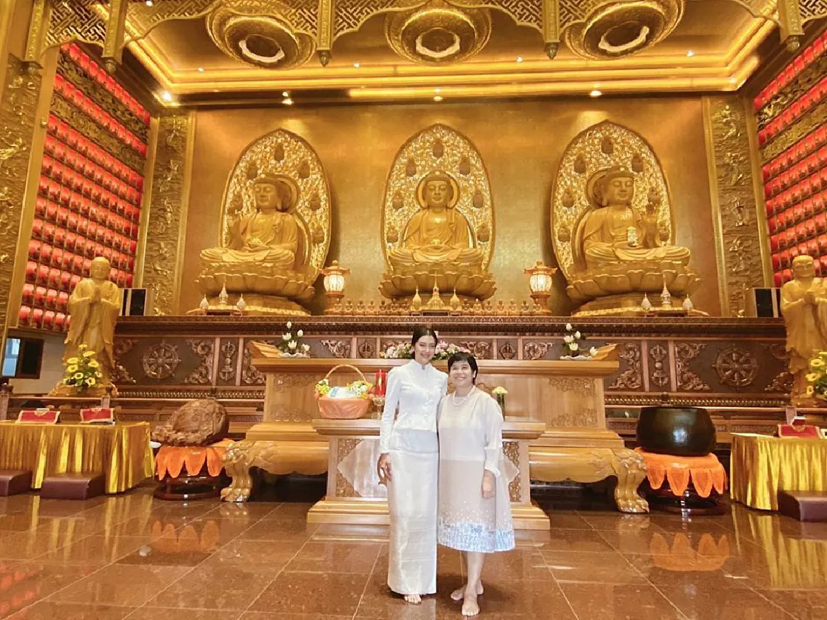 เบลล่า ควง คุณแม่ปราณี เข้าวัดทำบุญรับสิ่งดีๆในวันแม่แห่งชาติ