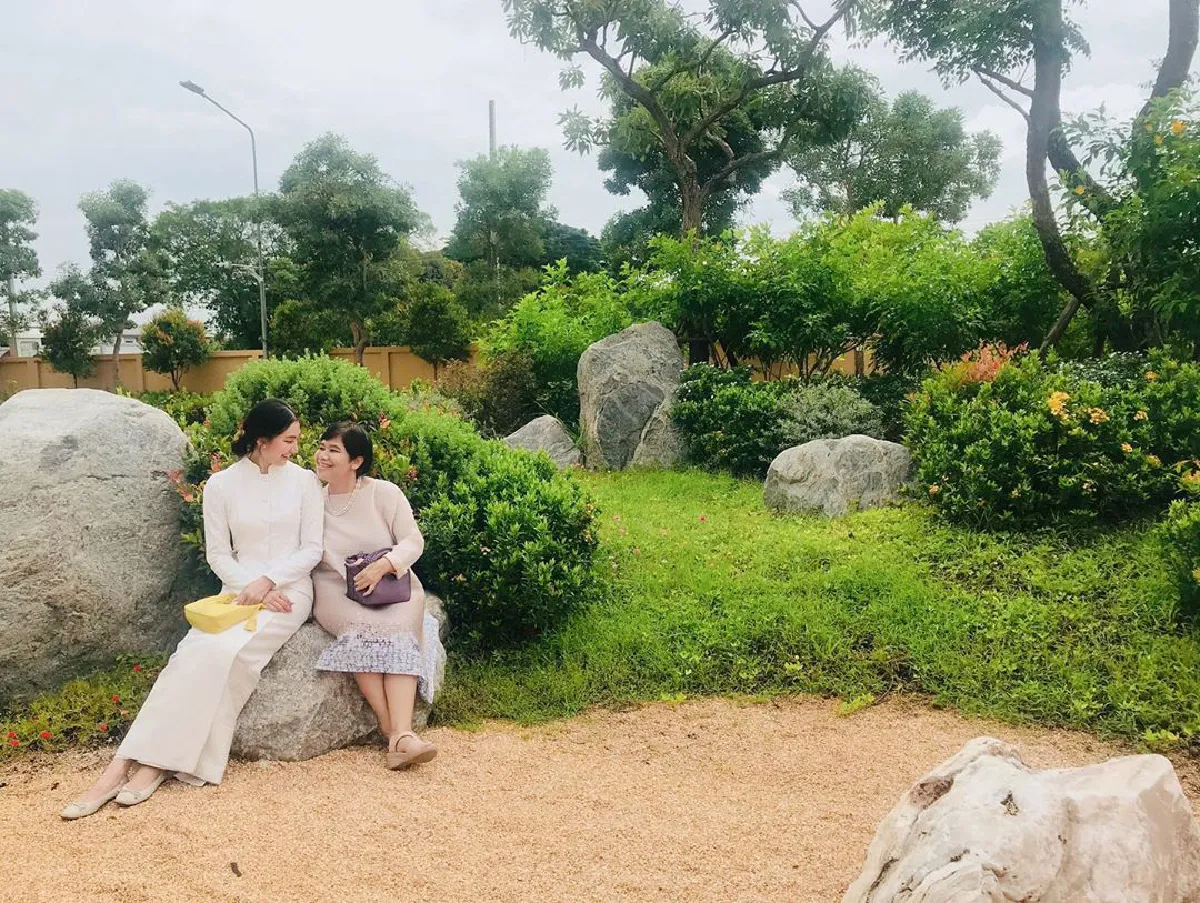 เบลล่า ควง คุณแม่ปราณี เข้าวัดทำบุญรับสิ่งดีๆในวันแม่แห่งชาติ