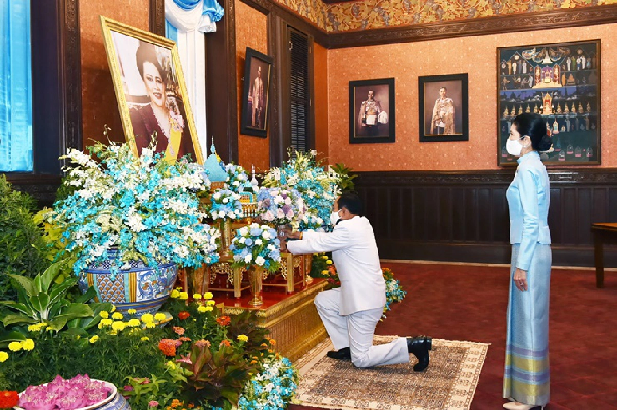 นายกฯ เป็นประธานทำบุญตักบาตรถวายพระราชกุศลฯ