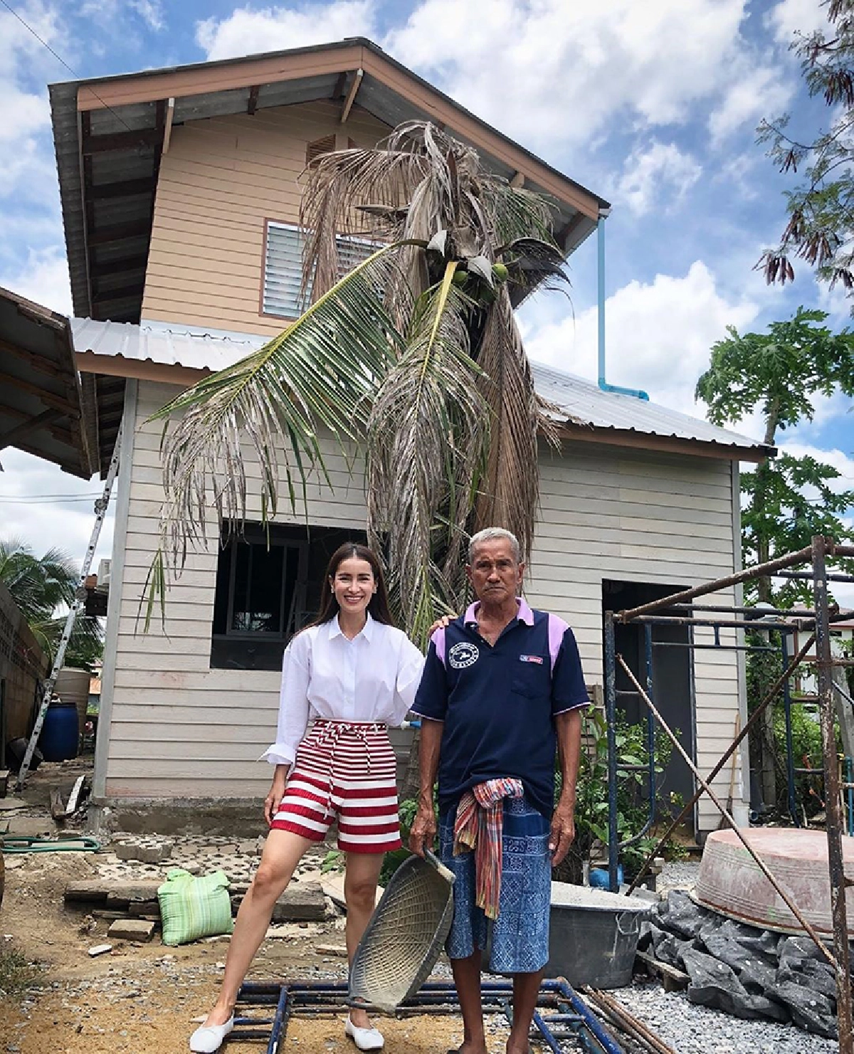 แอน ทองประสม กับต้นมะพร้าวแห่งความทรงจำ ถามใครมีวิธีคืนชีพบ้างไหม