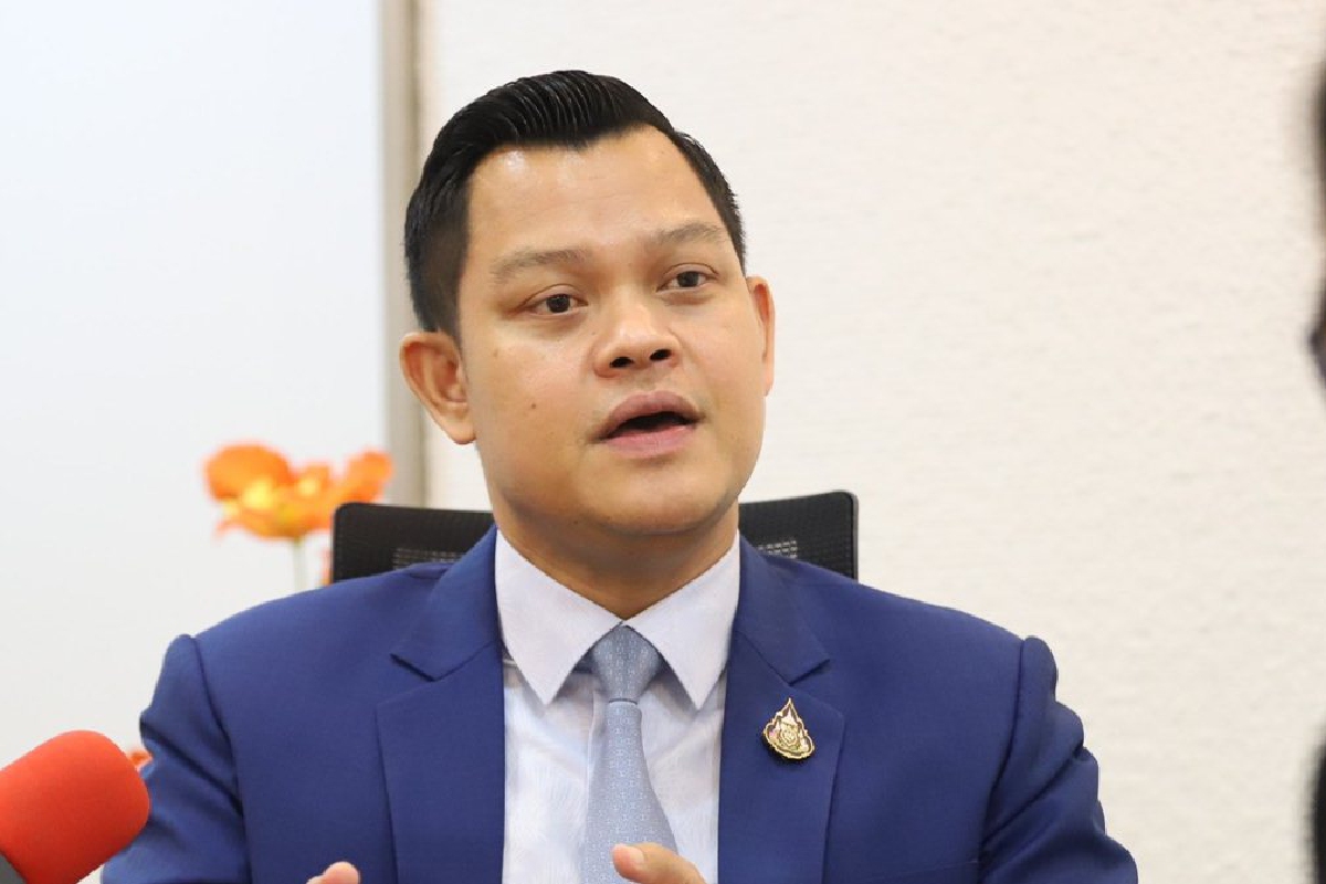 "ธนกร"แนะใช้หลักนิติศาสตร์เคร่งครัดกับแกนนำจาบจ้วงสถาบัน "ธนกร"แนะใช้หลักนิติศาสตร์เคร่งครัดกับแกนนำจาบจ้วงสถาบัน