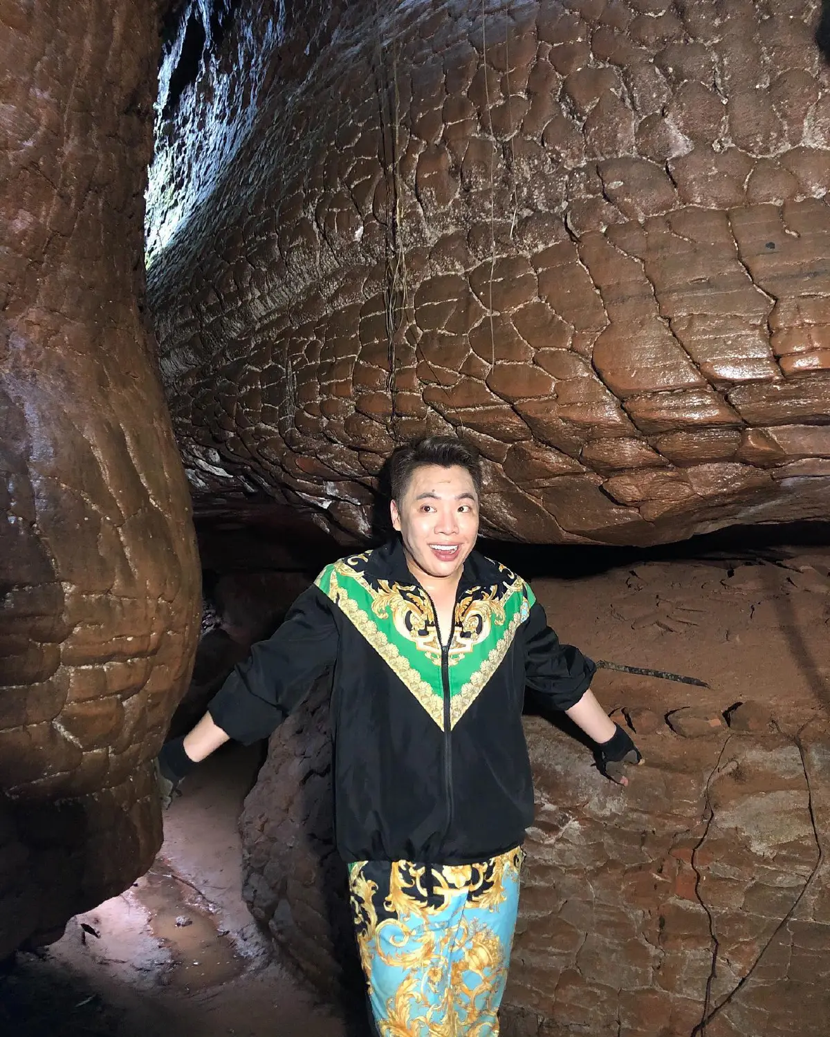 “มดดำ” ร่วมบวงสรวงศาลปู่อือลือ ดันจับสังเกตภาพควันธูปคล้ายเศียรพญานาค