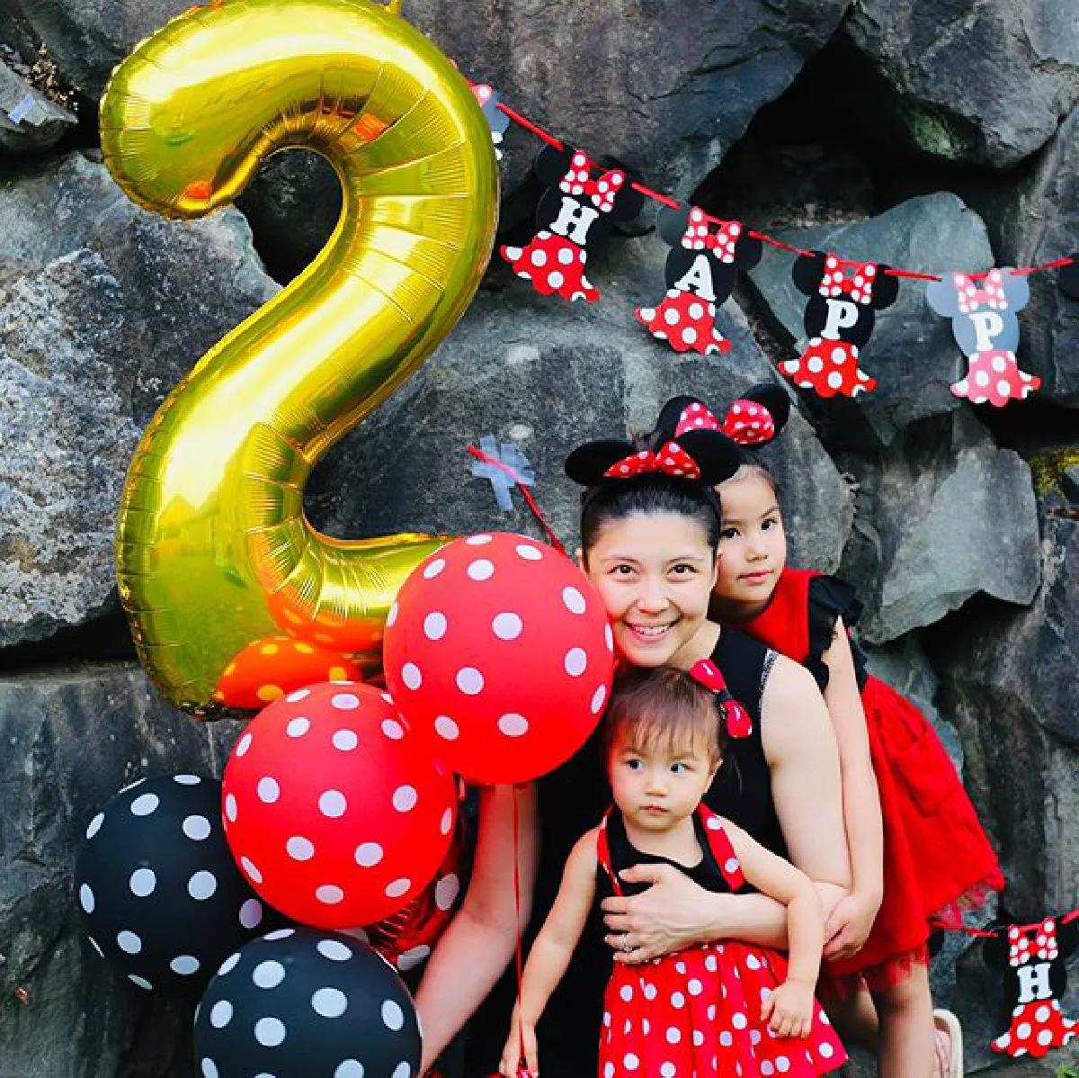 เจนนิเฟอร์ โปลิตานนท์ ส่งภาพอัปเดตจากห้องคลอด หลังให้กำเนิดลูกสาวคนที่สาม