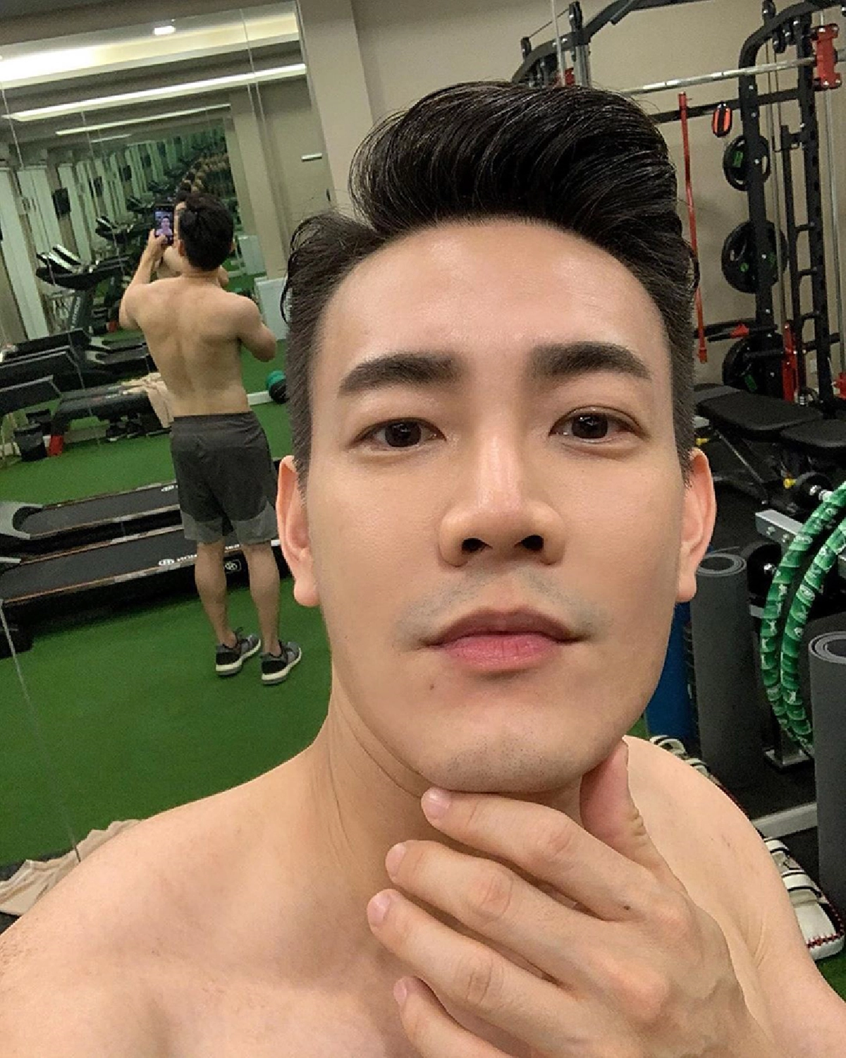 ตาเกือบบอด! ฟลุค จิระ แชร์อุทาหรณ์คอนแทคเลนส์ขาด ติดคาลูกตา 10 ชม.