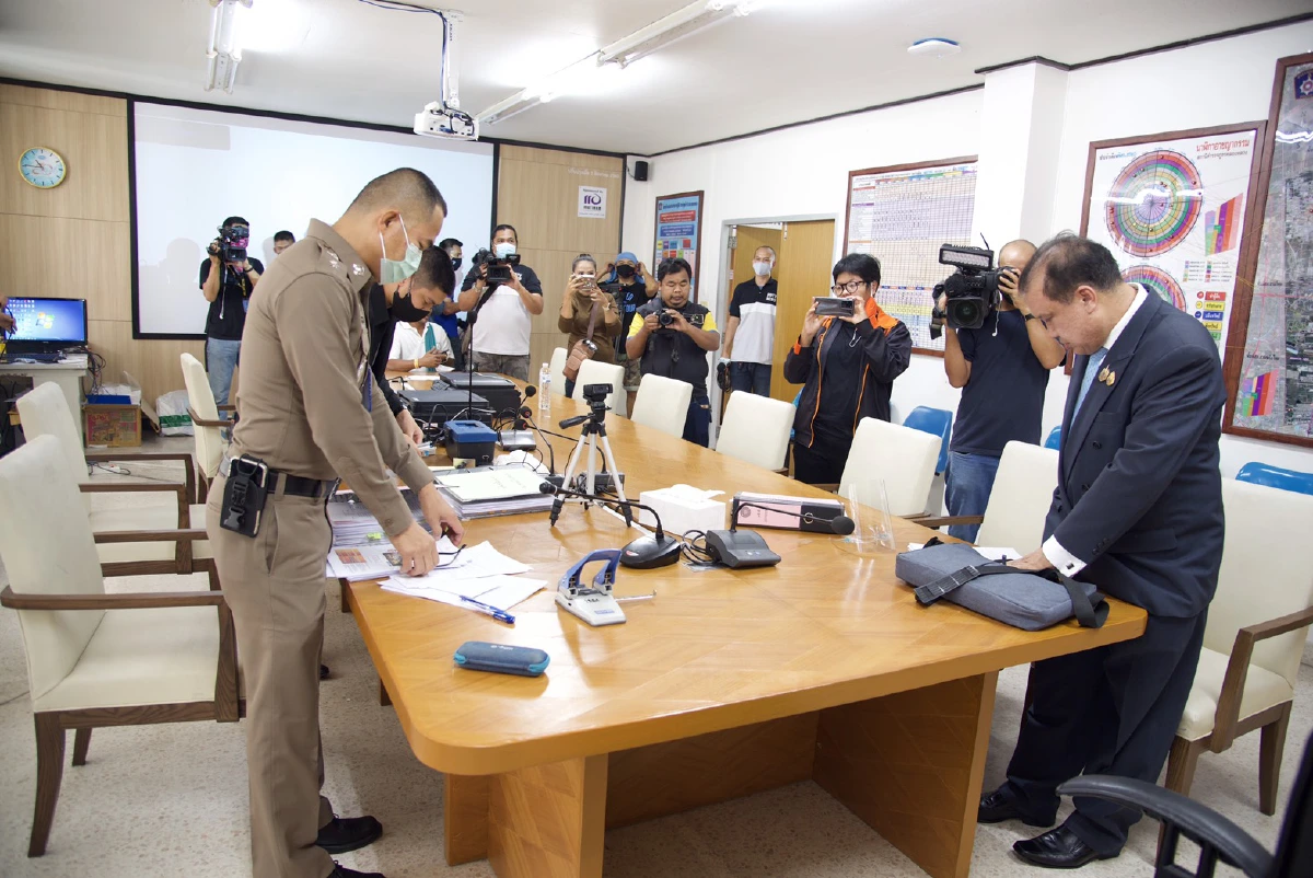 ผู้สมัครส.ส.พปชร.แจ้งจับกลุ่มจัดชุมนุมในมธ.ซัดหมิ่นสถาบัน