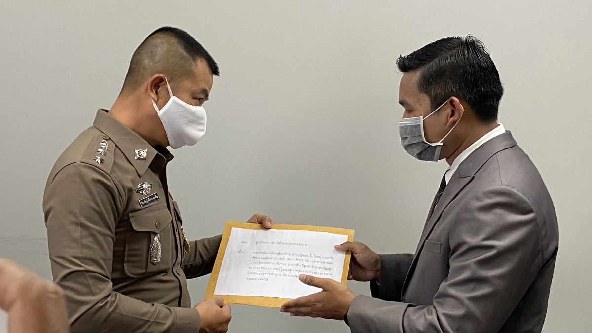 ผู้สมัครส.ส.พปชร.แจ้งจับกลุ่มจัดชุมนุมในมธ.ซัดหมิ่นสถาบัน