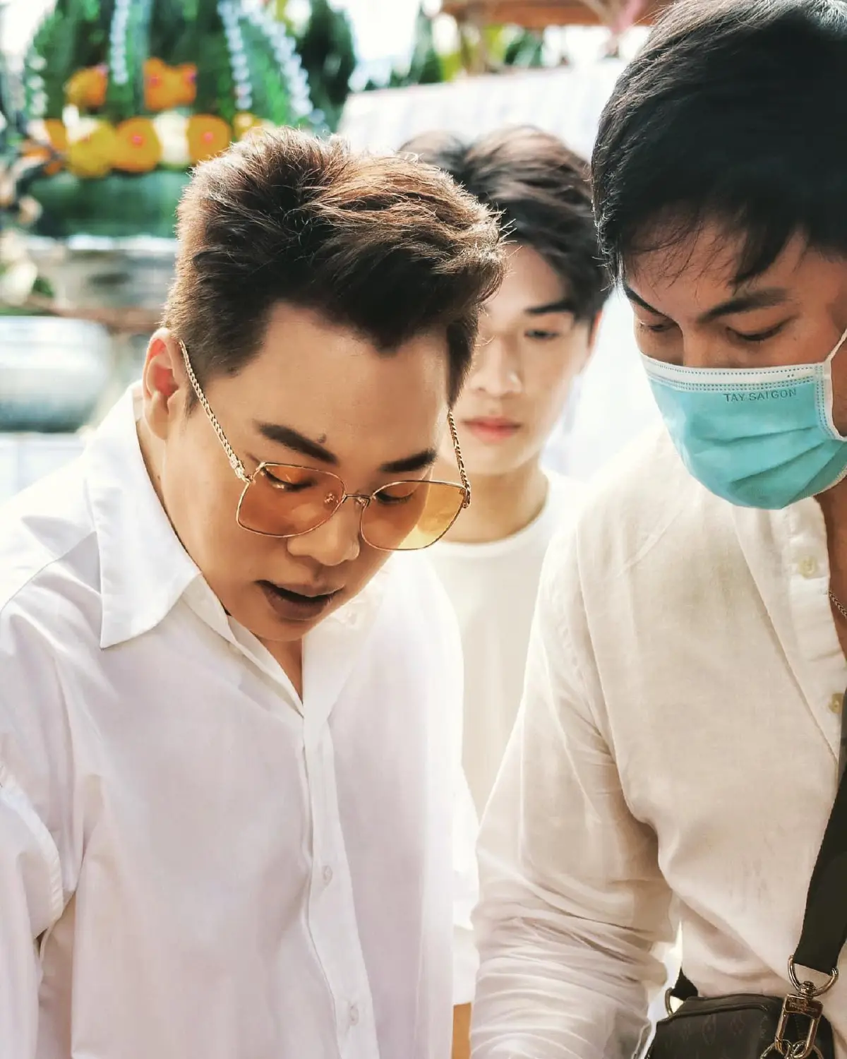 “มดดำ” ร่วมบวงสรวงศาลปู่อือลือ ดันจับสังเกตภาพควันธูปคล้ายเศียรพญานาค