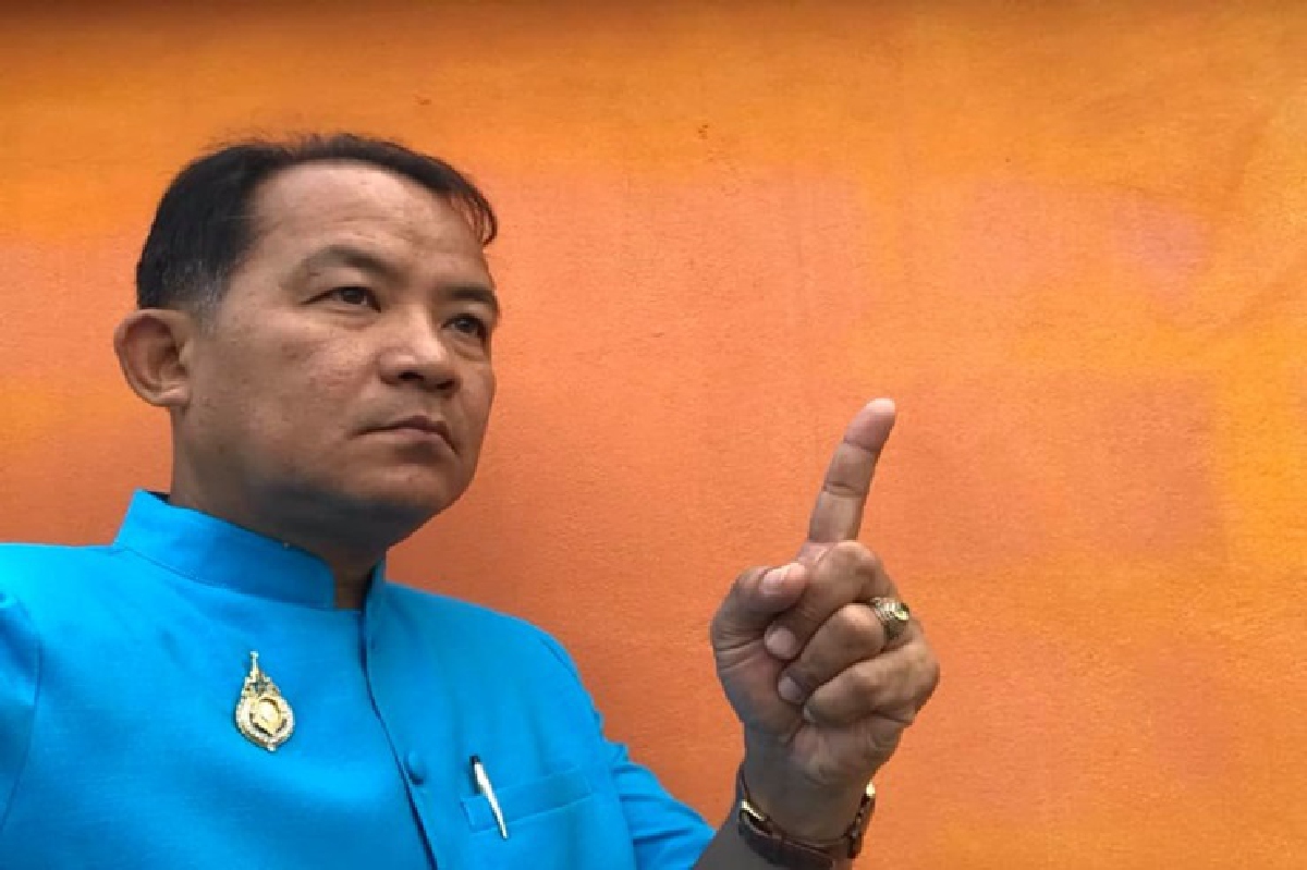 "ศรีสุวรรณ"สวน 105 อาจารย์ หนุนม็อบธรรมศาสตร์ "ศรีสุวรรณ"สวน 105 อาจารย์ หนุนม็อบธรรมศาสตร์