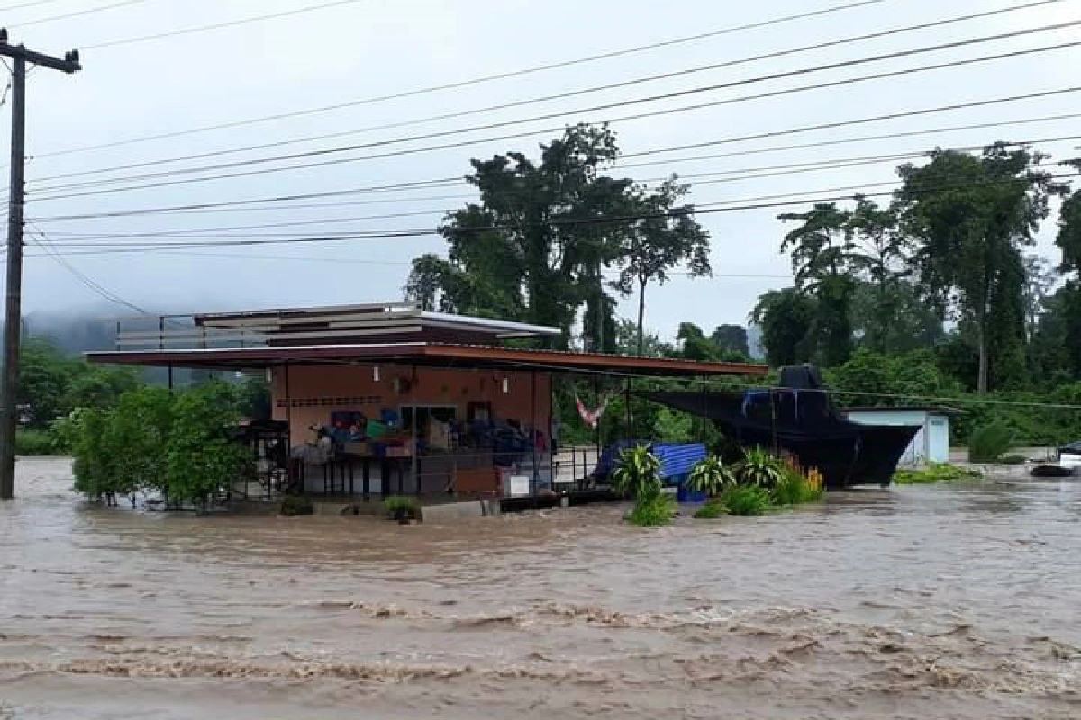 อุดรธานีเจอฝนถล่มน้ำป่าหลากท่วมอ.นายูง เสียหายหลายหมู่บ้าน