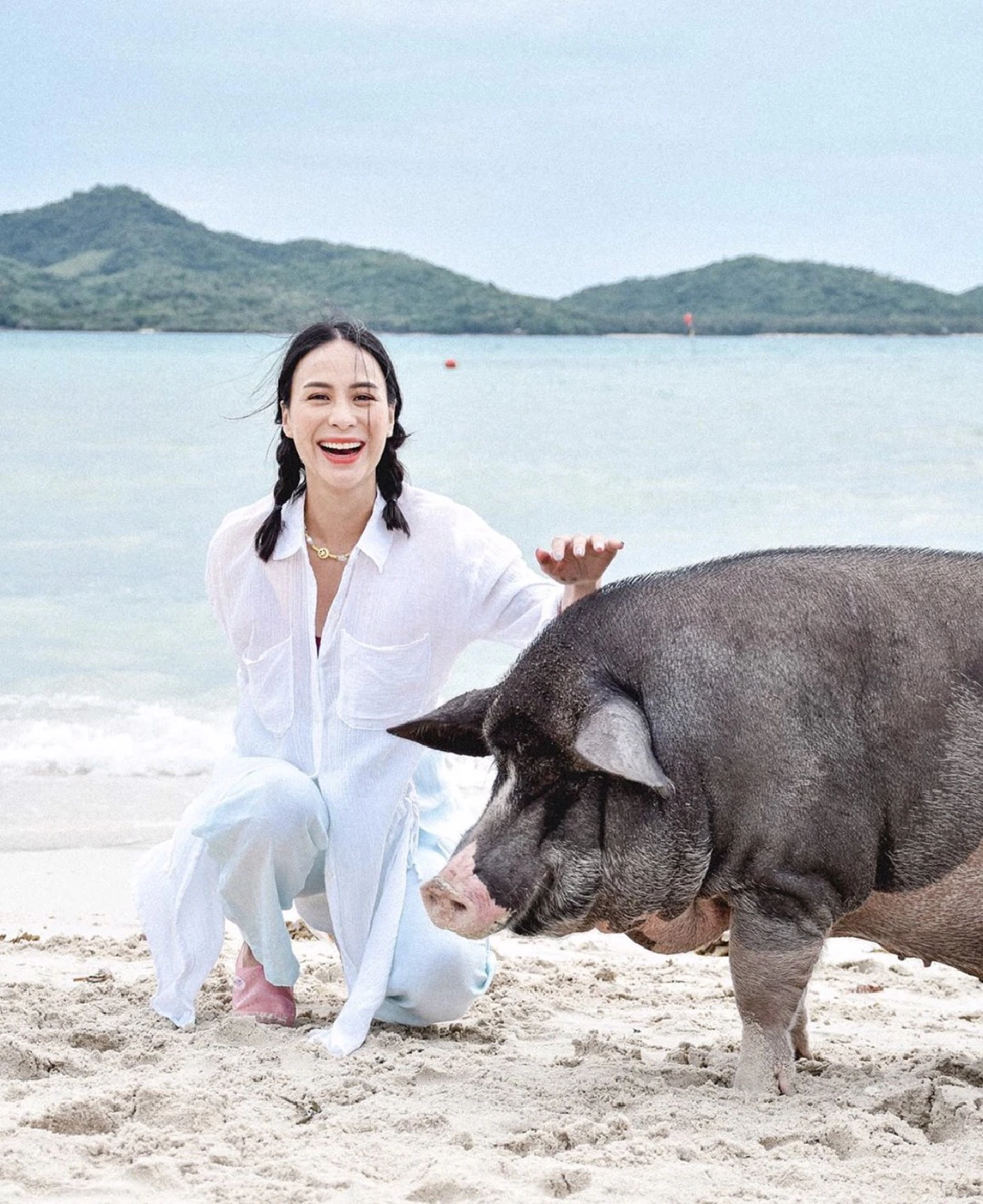 ซูมความแซ่บ! รถเมล์ คะนึงนิจ เซ็กซี่มุมสูง! อวดหุ่นสวยในชุดว่ายน้ำ