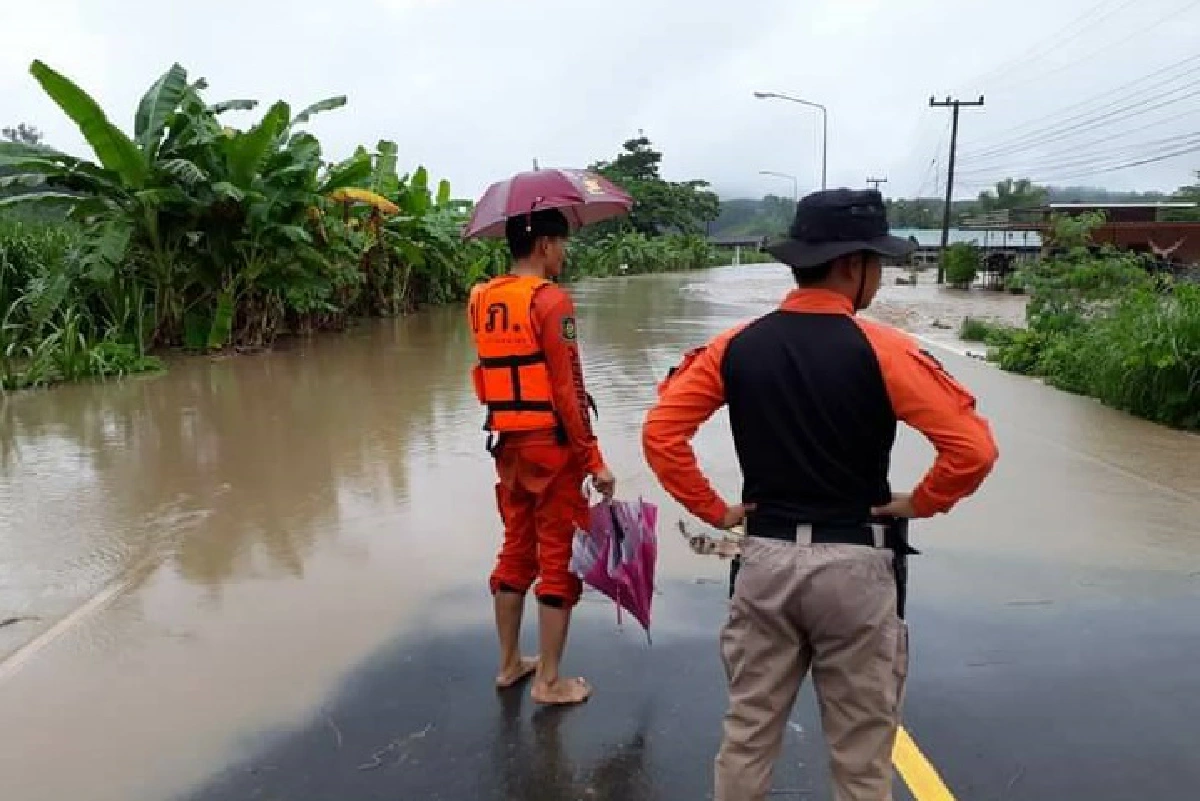 อุดรธานีเจอฝนถล่มน้ำป่าหลากท่วมอ.นายูง เสียหายหลายหมู่บ้าน