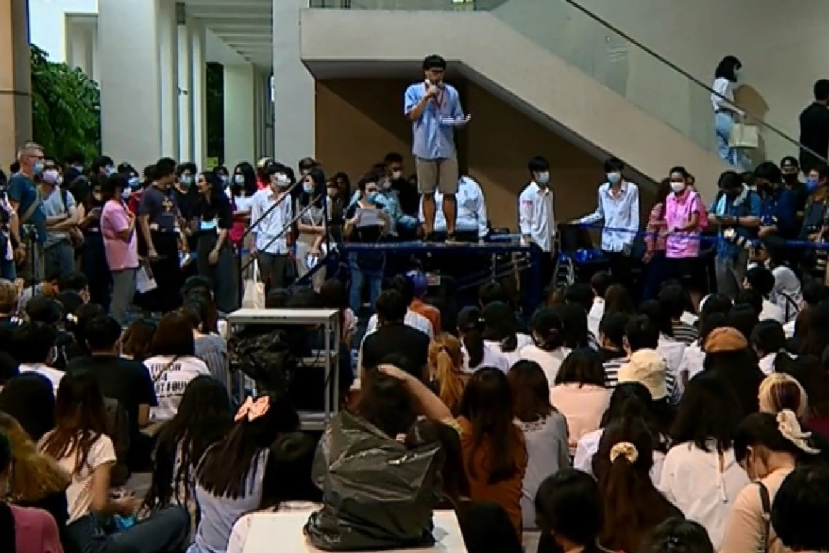 จุฬาฯคึก นิสิตเมินคำสั่งห้ามชุมนุม จี้หยุดคุกคามประชาชน