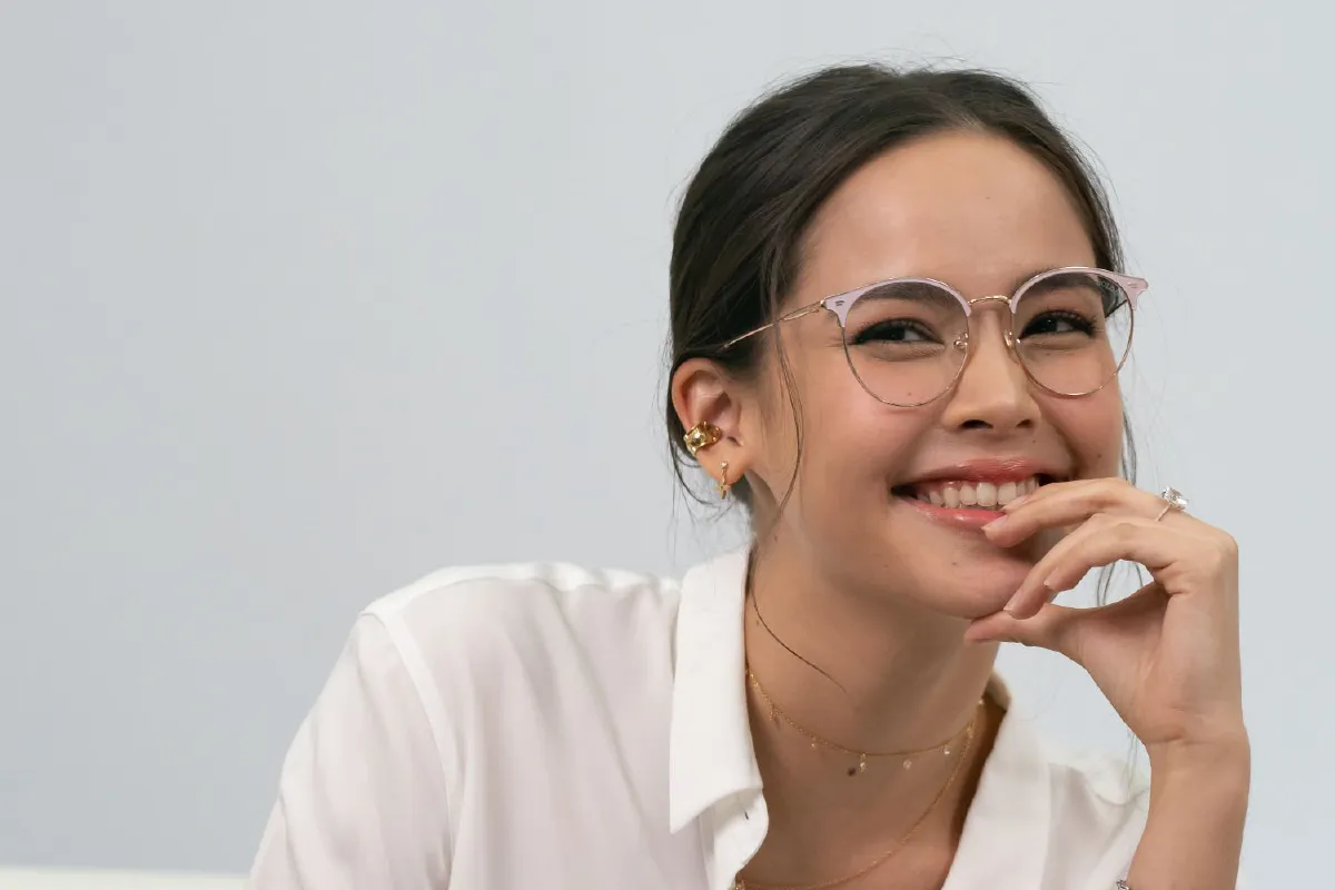 How to เลือกแว่นอย่างไรให้สวยได้ดุจญาญ่า