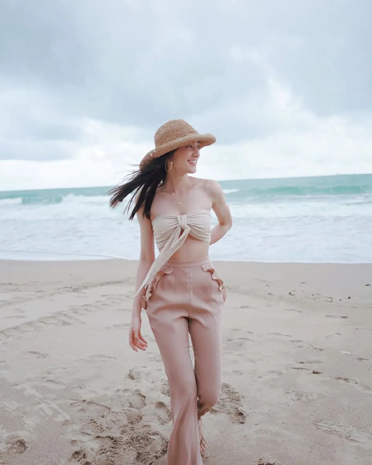 เดียร์น่า ฟลีโป อวดหุ่นสวยเซ็กซี่ผิวขาวออร่า เที่ยวทะเลเกาะลันตา