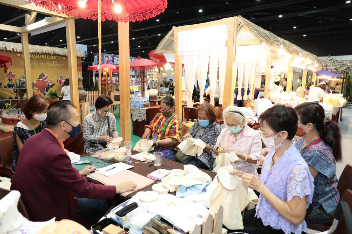 พช.ปลื้มยอดขายงานโอทอปศิลปาชีพฯทะลุเป้า 300 ล้าน