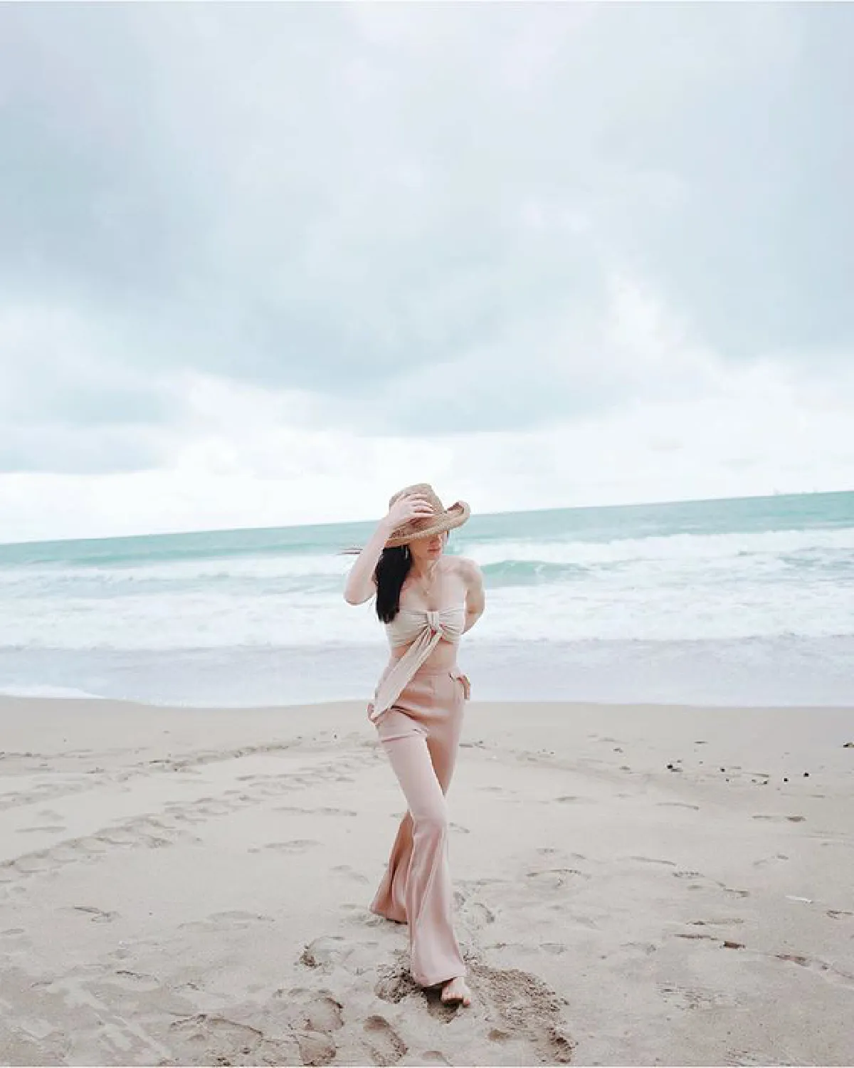 เดียร์น่า ฟลีโป อวดหุ่นสวยเซ็กซี่ผิวขาวออร่า เที่ยวทะเลเกาะลันตา