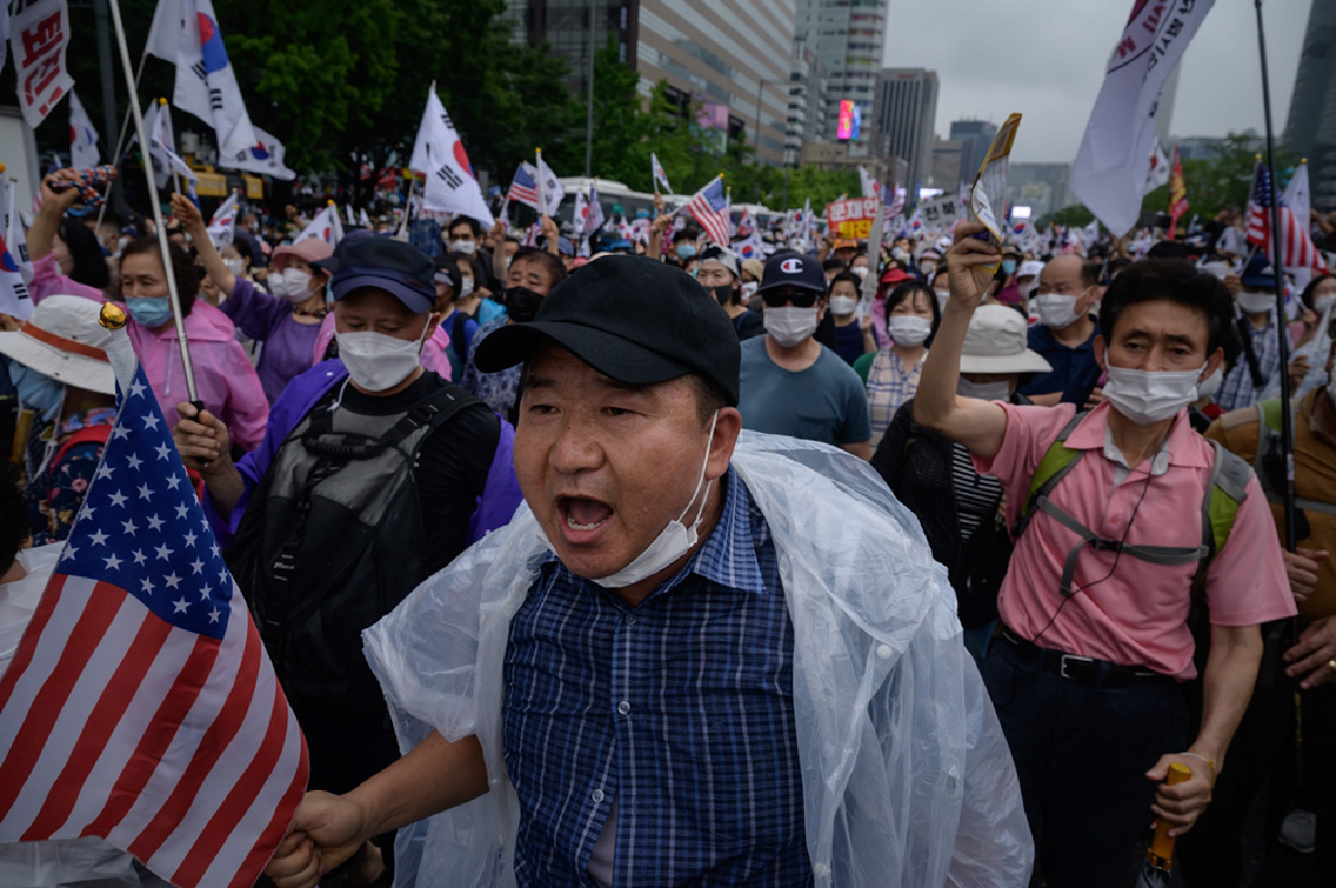 เกาหลีนับหมื่นไม่สนโรคแห่ประท้วงไล่ประธานาธิบดี