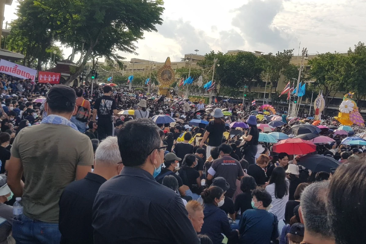 เปิดรายงานลับตร.ไม่พบป้ายหมิ่นสถาบันเวทีกลุ่มเยาวชนปลดแอก