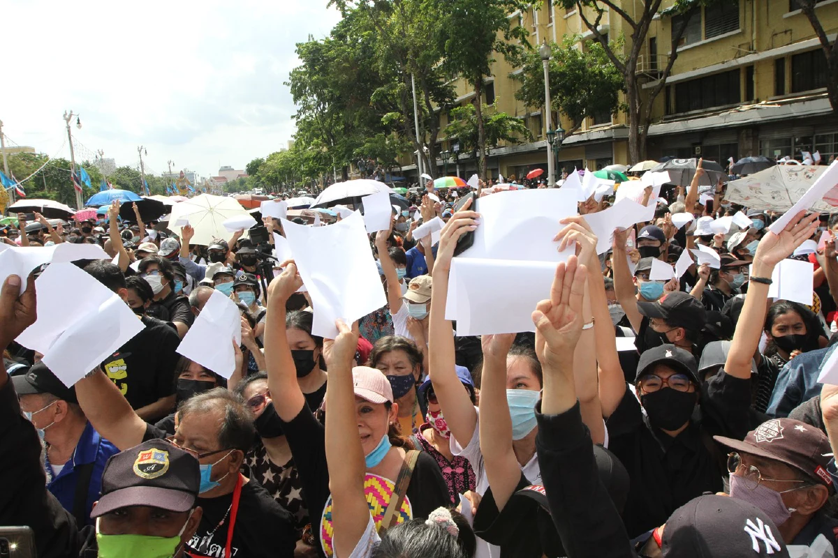 เปิดรายงานลับตร.ไม่พบป้ายหมิ่นสถาบันเวทีกลุ่มเยาวชนปลดแอก