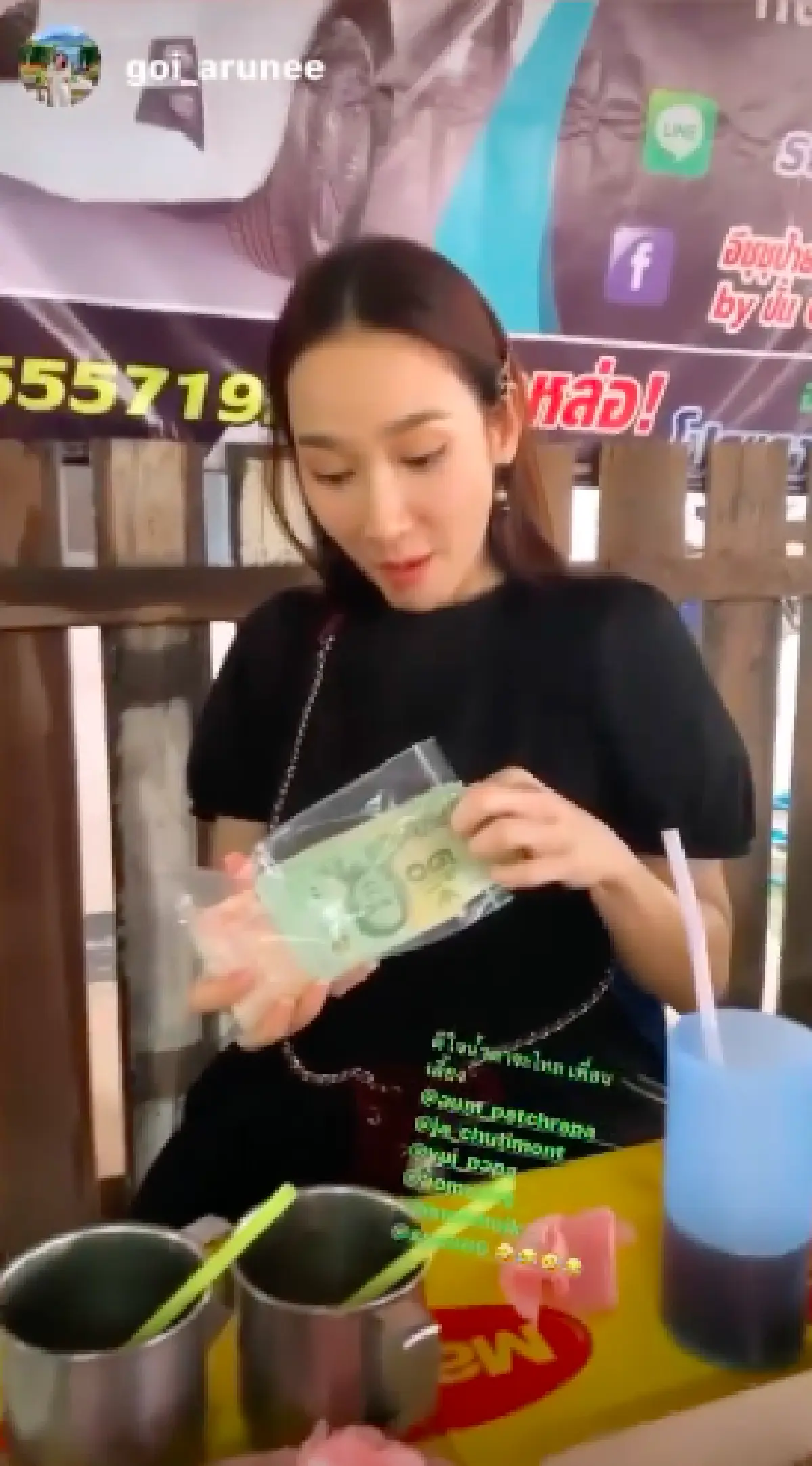 วิถีซุปตาร์! “อั้ม พัชราภา” โชว์กระเป๋าตังค์ให้ดูกันแบบชัดๆ