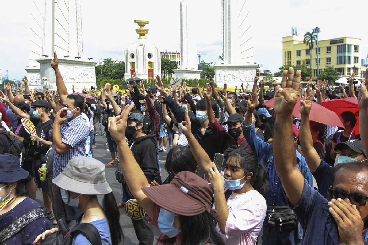 เปิดรายงานลับตร.ไม่พบป้ายหมิ่นสถาบันเวทีกลุ่มเยาวชนปลดแอก