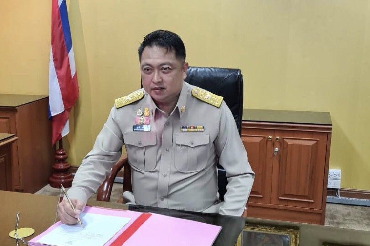 รมว.แรงงานโต้ฝ่ายค้าน มโนตัวเลขตกงาน 8 ล้านคน รมว.แรงงานโต้ฝ่ายค้าน มโนตัวเลขตกงาน 8 ล้านคน