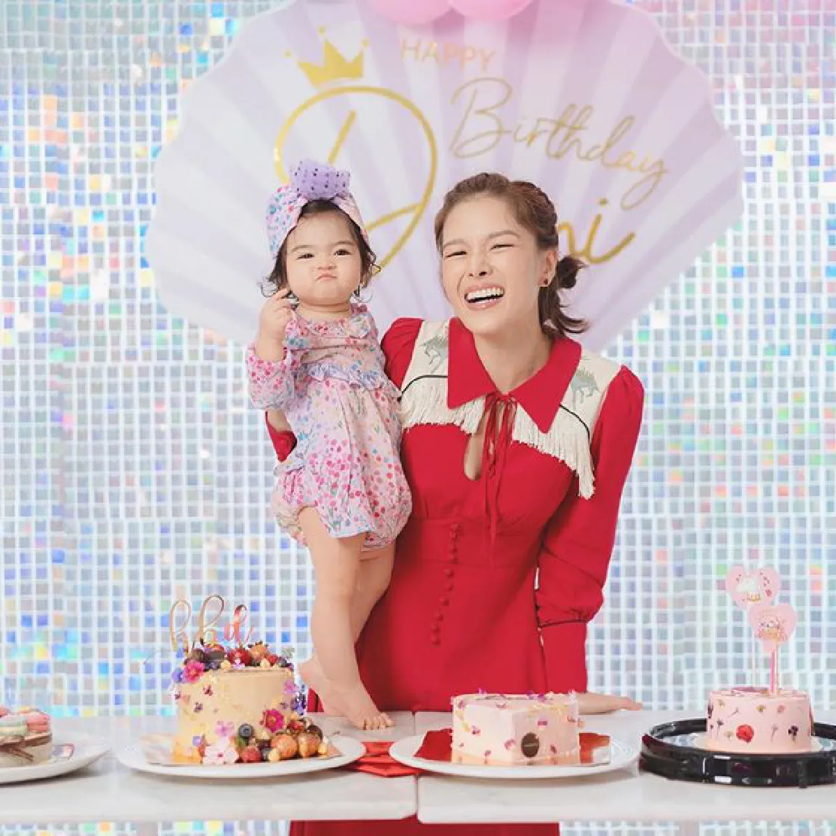 โมเมนต์อบอุ่น! “ลิเดีย-แมทธิว” จัดงานวันเกิดอายุครบ 1 ขวบให้ “น้องเดมี่” 