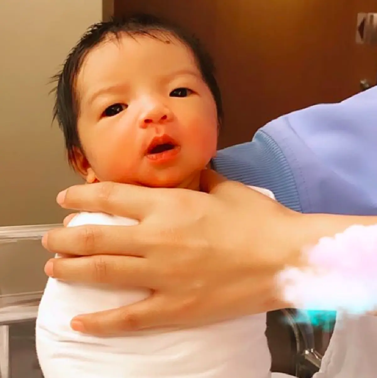 ส่องภาพ "น้องเวทย์มน" ลูกสาว “ใบเตย-ดีเจแมน” น่ารักน่าชังมากๆ 