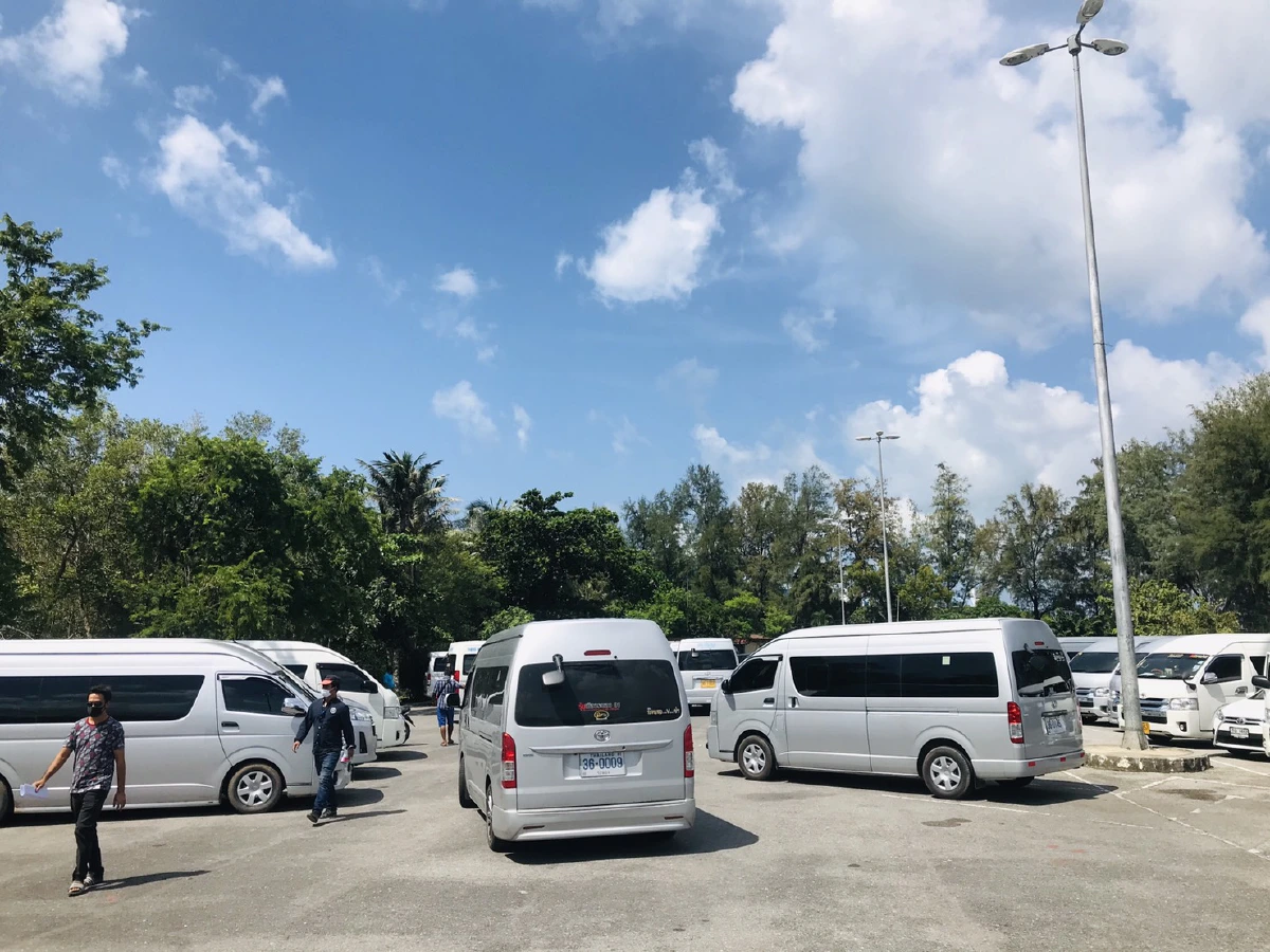 รถตู้ภูเก็ตเดือดร้อนจากโควิดร้อง"โตโยต้า"ขอพักชำระหนี้ 6 เดือน