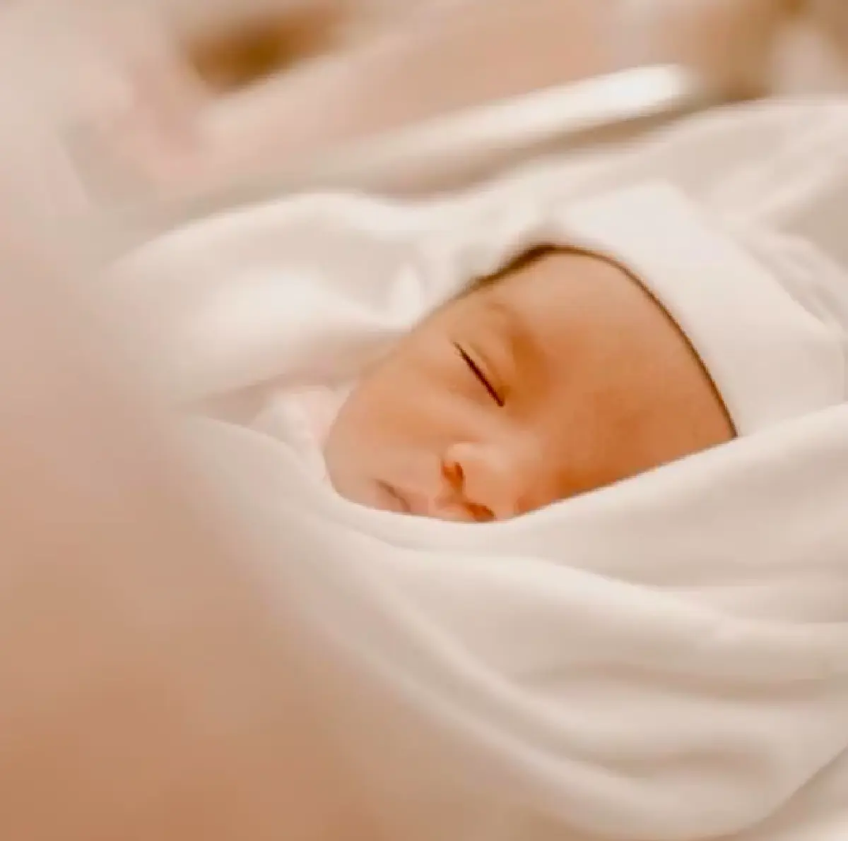 ส่องภาพ "น้องเวทย์มน" ลูกสาว “ใบเตย-ดีเจแมน” น่ารักน่าชังมากๆ 