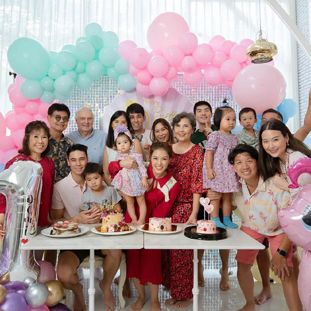 โมเมนต์อบอุ่น! “ลิเดีย-แมทธิว” จัดงานวันเกิดอายุครบ 1 ขวบให้ “น้องเดมี่” 