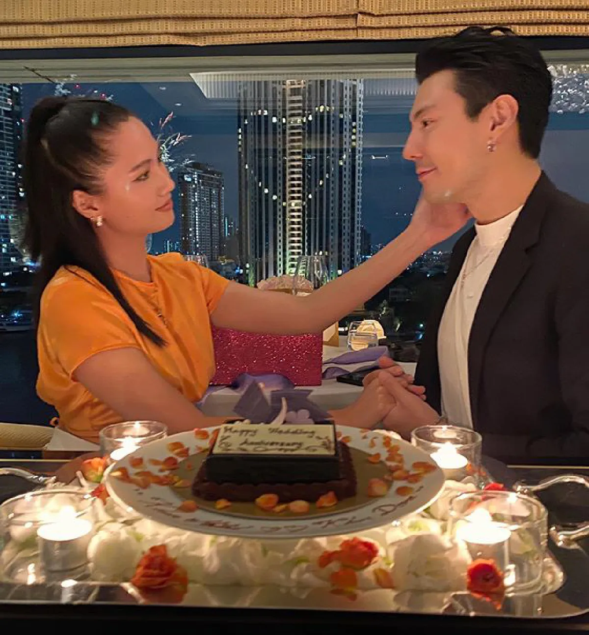 "โดม-เมทัล" ฉลองครบรอบแต่งงาน 1 ปี สุดโรแมนติก! พากันล่องเรือชมวิว-ดินเนอร์หวาน