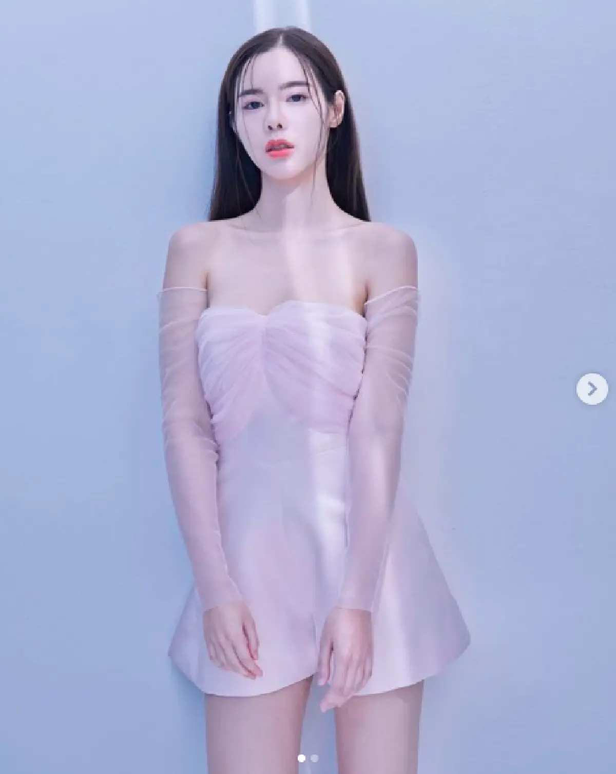 “ไอซ์ ปรีชญา” กับเมคอัพลุคแบบเบาๆ ที่สวยสง่ามาก ทำเอาแทบละสายตาไม่ไ่ด้