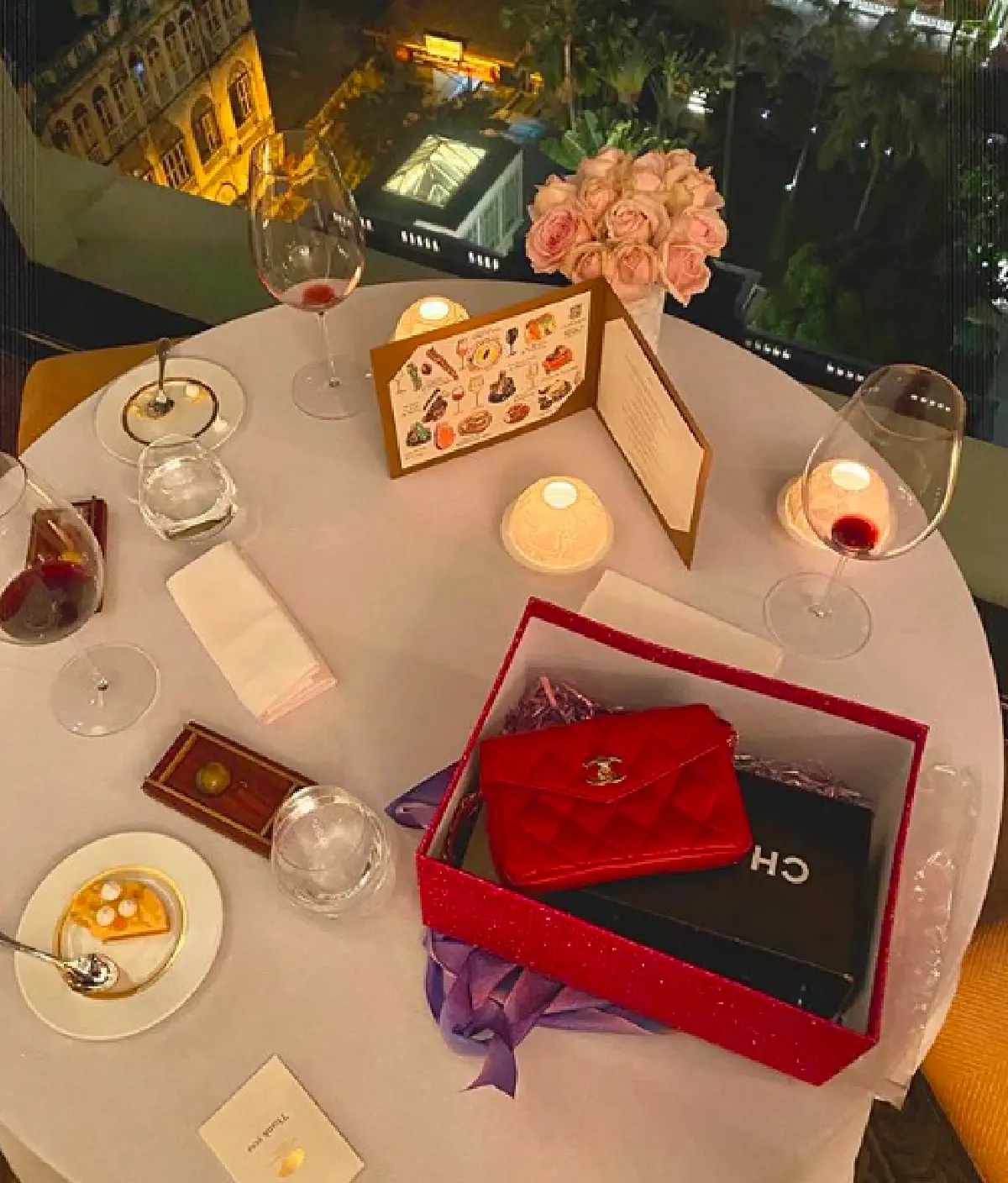 "โดม-เมทัล" ฉลองครบรอบแต่งงาน 1 ปี สุดโรแมนติก! พากันล่องเรือชมวิว-ดินเนอร์หวาน