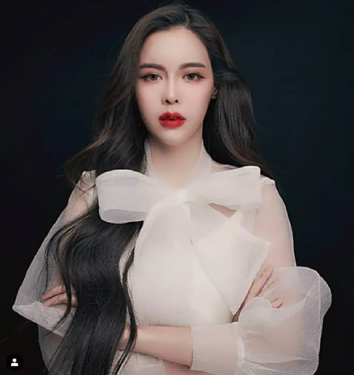 “ไอซ์ ปรีชญา” กับเมคอัพลุคแบบเบาๆ ที่สวยสง่ามาก ทำเอาแทบละสายตาไม่ไ่ด้