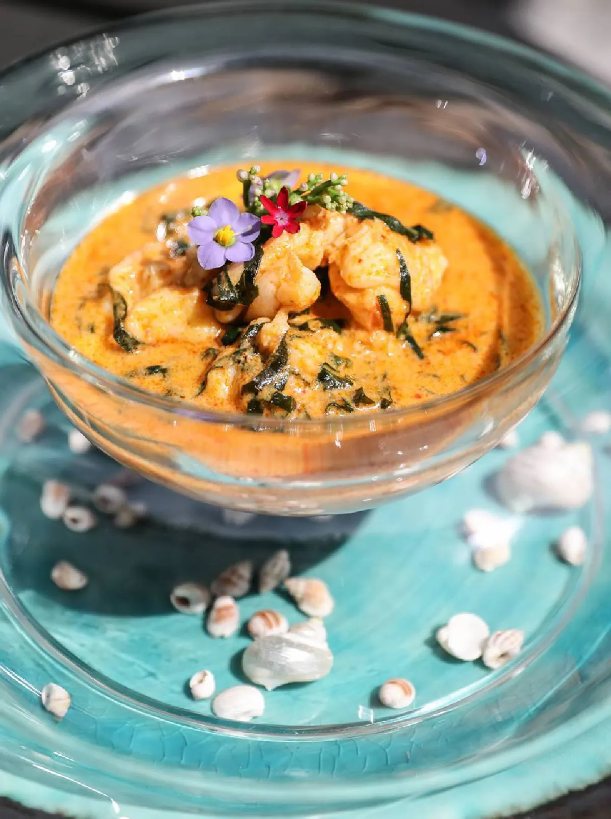 เนรมิตเมนูกุ้งมังกรผสานวัตถุดิบและสมุนไพรไทย