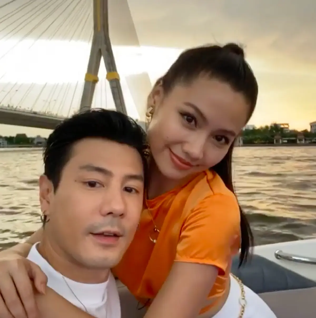 "โดม-เมทัล" ฉลองครบรอบแต่งงาน 1 ปี สุดโรแมนติก! พากันล่องเรือชมวิว-ดินเนอร์หวาน