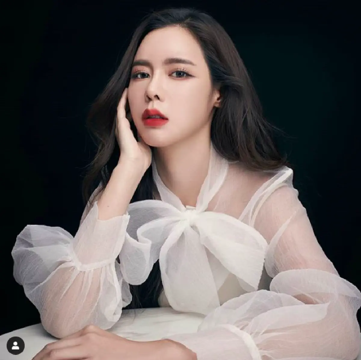 “ไอซ์ ปรีชญา” กับเมคอัพลุคแบบเบาๆ ที่สวยสง่ามาก ทำเอาแทบละสายตาไม่ไ่ด้