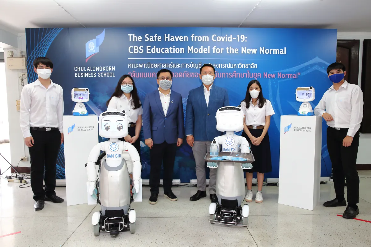 คณะบัญชี จุฬาฯใช้"บันชี่"หุ่นยนต์พ่นฆ่าเชื้อโควิด-19 ให้นศ.