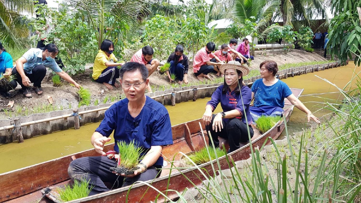 ชาวแม่กลองร่วมสืบสานศาสตร์พระราชา“โคกหนองนาโมเดล” ชาวแม่กลองร่วมสืบสานศาสตร์พระราชา“โคกหนองนาโมเดล”