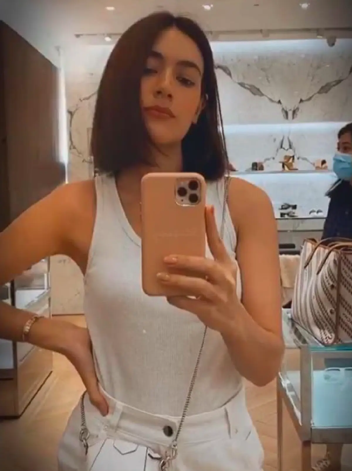 “คิมเบอร์ลี่” เปลี่ยนลุคใหม่อีกแล้ว! ตัดผมบ๊อบสั้น ยืดตรงสวยเฉี่ยวไปอีกแบบ