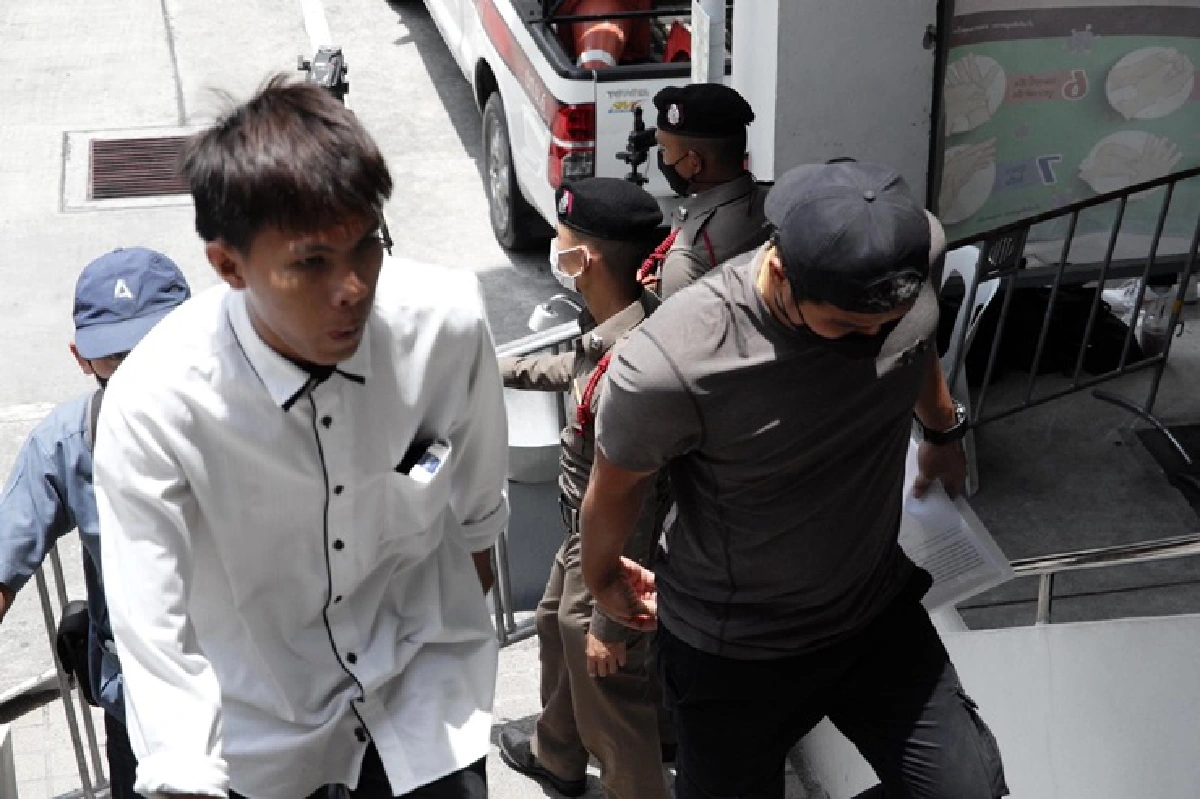 คุม "ฮอกกี้ ประเทศกูมี" - 4 แกนนำม็อบปลดแอก ฝากขัง