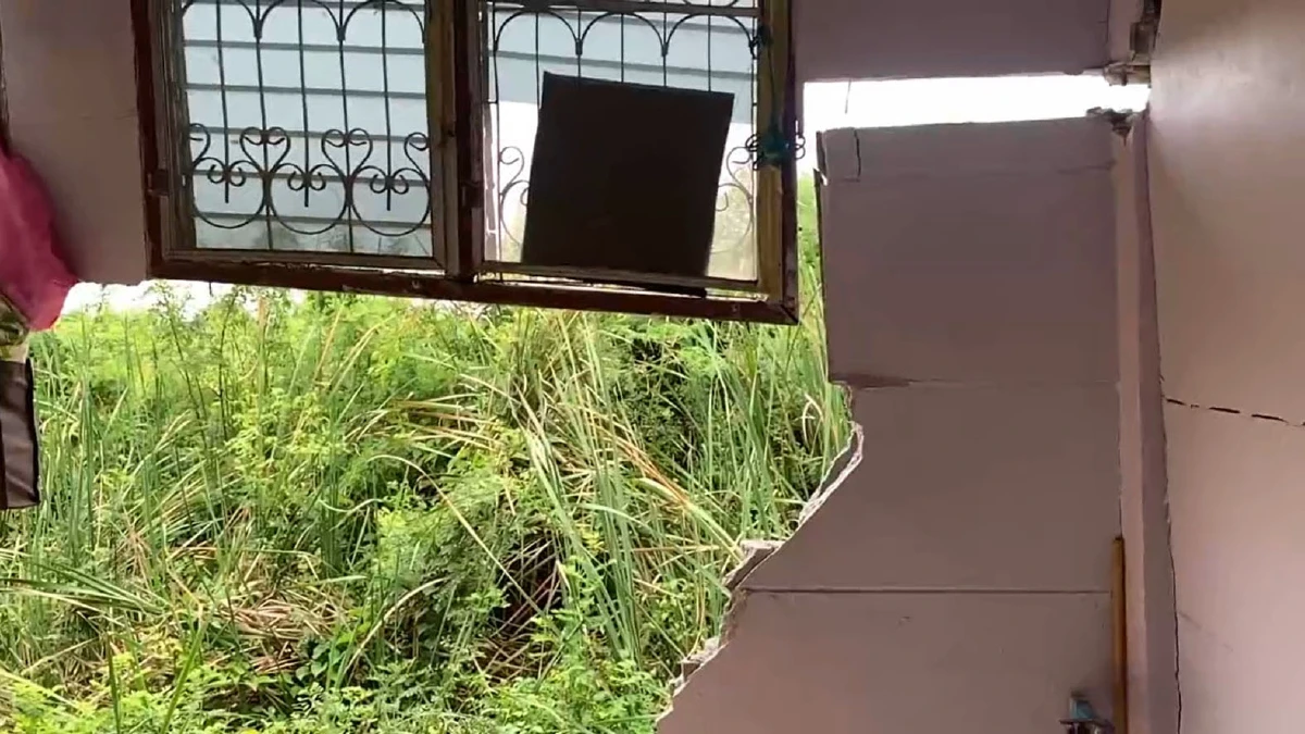 พื้นที่อันตราย! บ้านทรุด20คูหา วิศวกรรมสถานฯเร่งหาสาเหตุ