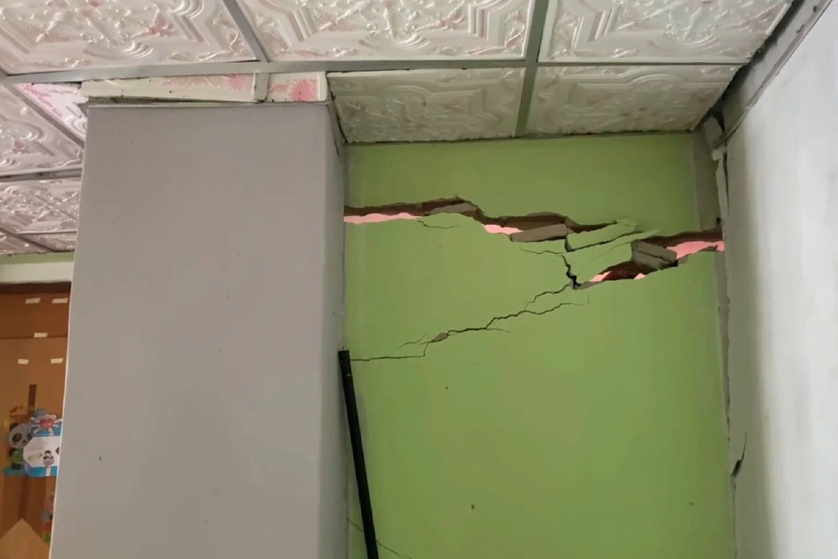 พื้นที่อันตราย! บ้านทรุด20คูหา วิศวกรรมสถานฯเร่งหาสาเหตุ