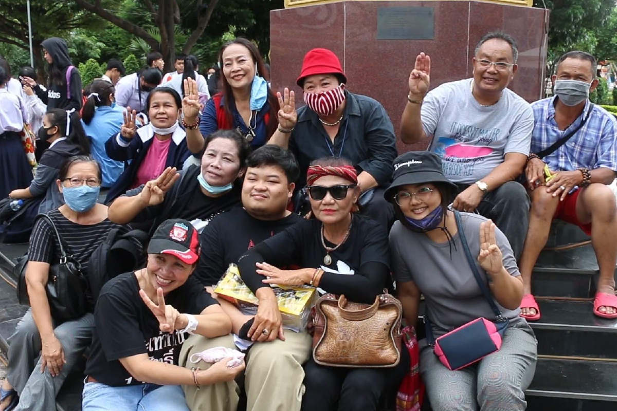 ขอนแก่นพอกันทีพร้อมยกระดับการชุมนุมหาก3ข้อเรียกร้องไม่ได้รับการตอบสนอง ขอนแก่นพอกันทีพร้อมยกระดับการชุมนุมหาก3ข้อเรียกร้องไม่ได้รับการตอบสนอง