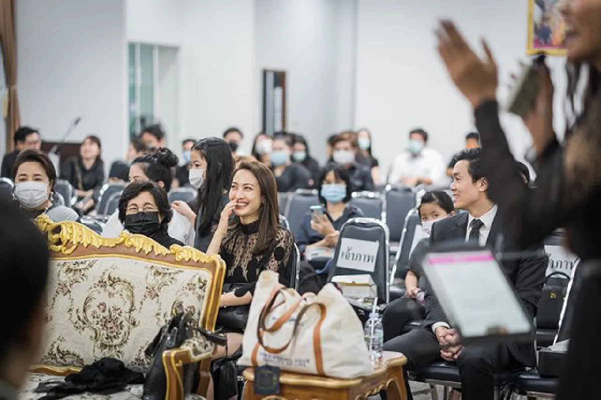 แต้ว ณฐพร ทำบุญครบ 50 วันการจากไปของคุณพ่อ โดยมี ไฮโซณัย เคียงข้างไม่ห่าง