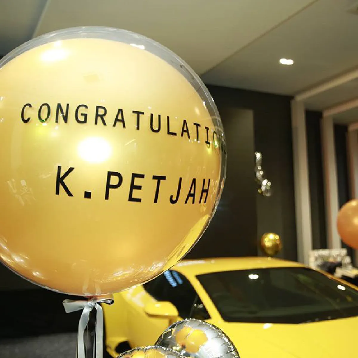 รวยจริงอะไรจริง! ดีเจเพชรจ้า ถอย Lamborghini คันใหม่ พร้อมคันจิ๋วให้น้องไทก้า