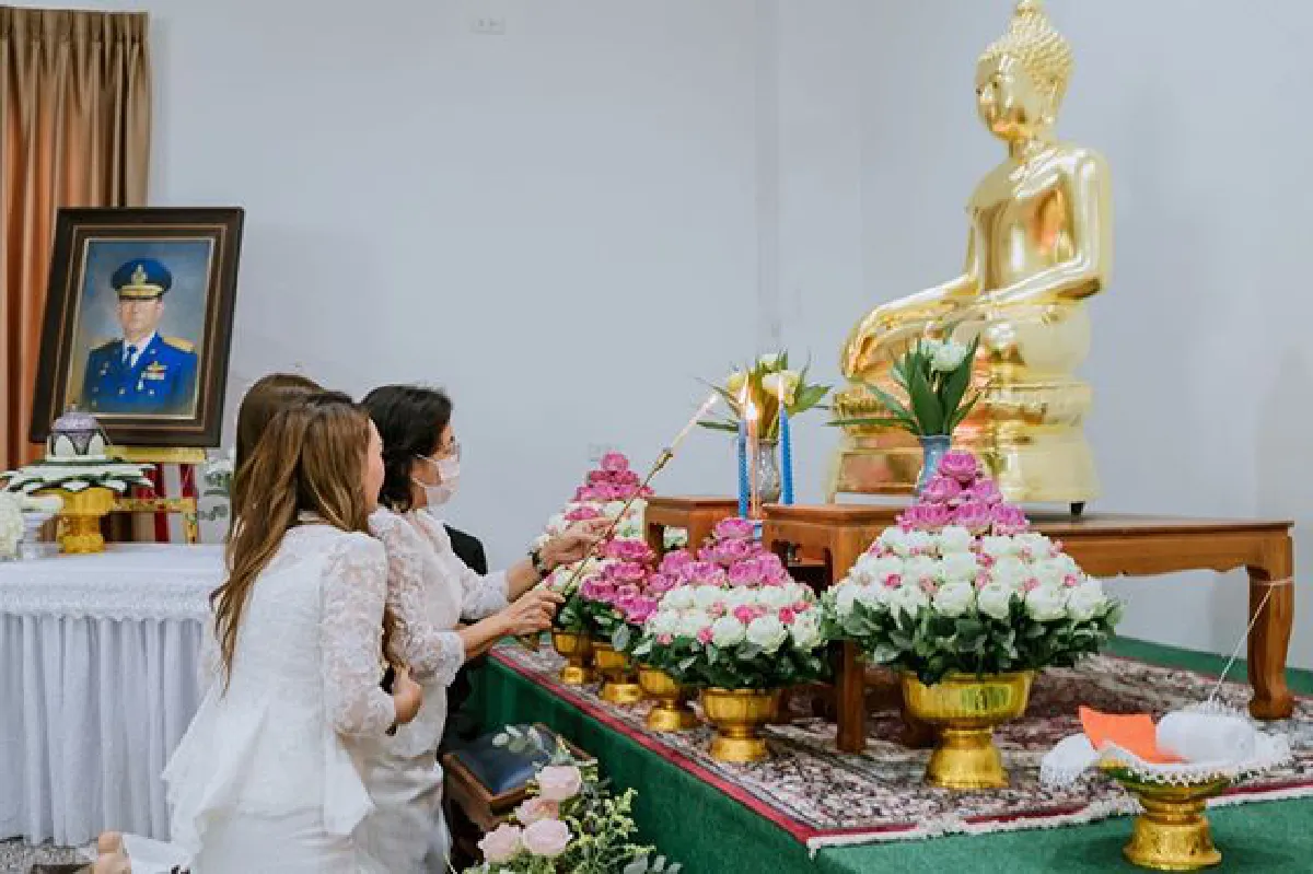 แต้ว ณฐพร ทำบุญครบ 50 วันการจากไปของคุณพ่อ โดยมี ไฮโซณัย เคียงข้างไม่ห่าง